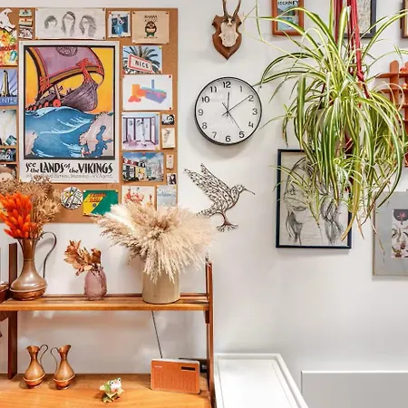 Quirky 10 Min Walk To With Free Parking Appartamento