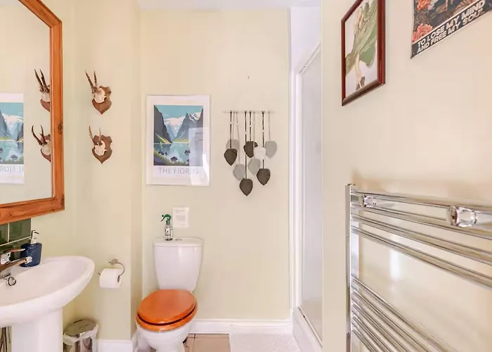 Quirky 10 Min Walk To With Free Parking