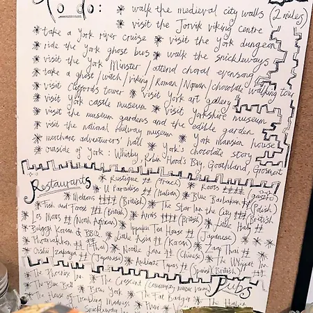 Quirky 10 Min Walk To With Free Parking דירה *