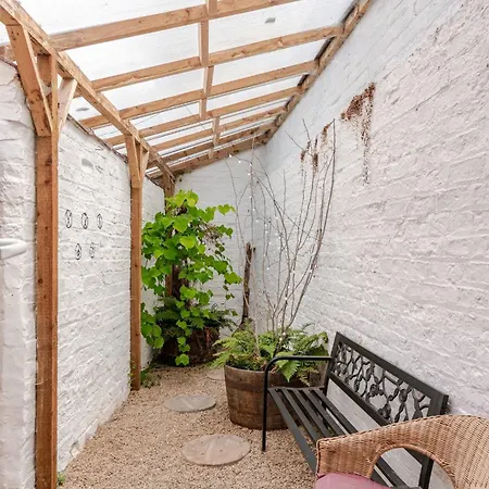 Quirky 10 Min Walk To With Free Parking * York