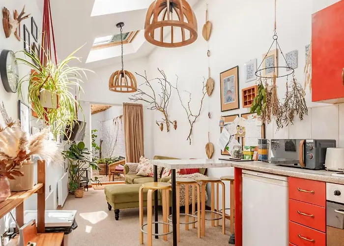 Apartment Quirky 10 Min Walk To With Free Parking *