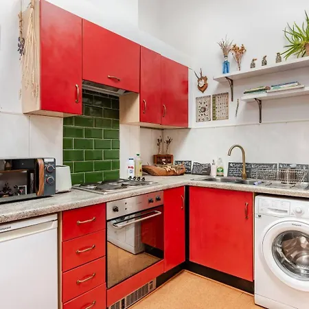 Quirky 10 Min Walk To With Free Parking * York