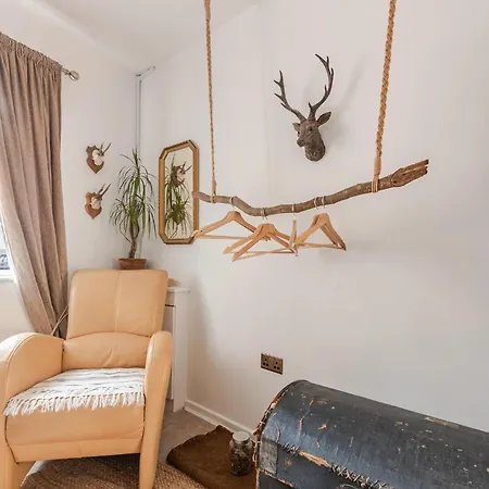 Apartamento Quirky 10 Min Walk To With Free Parking *